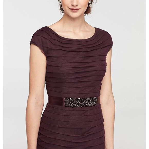 Formal, cap sleeve, floor length gown - Picture 2 of 3